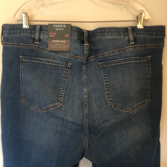 NWT Torrid Sky High Skinny distressed jeans sz 24 tall - Picture 7 of 12